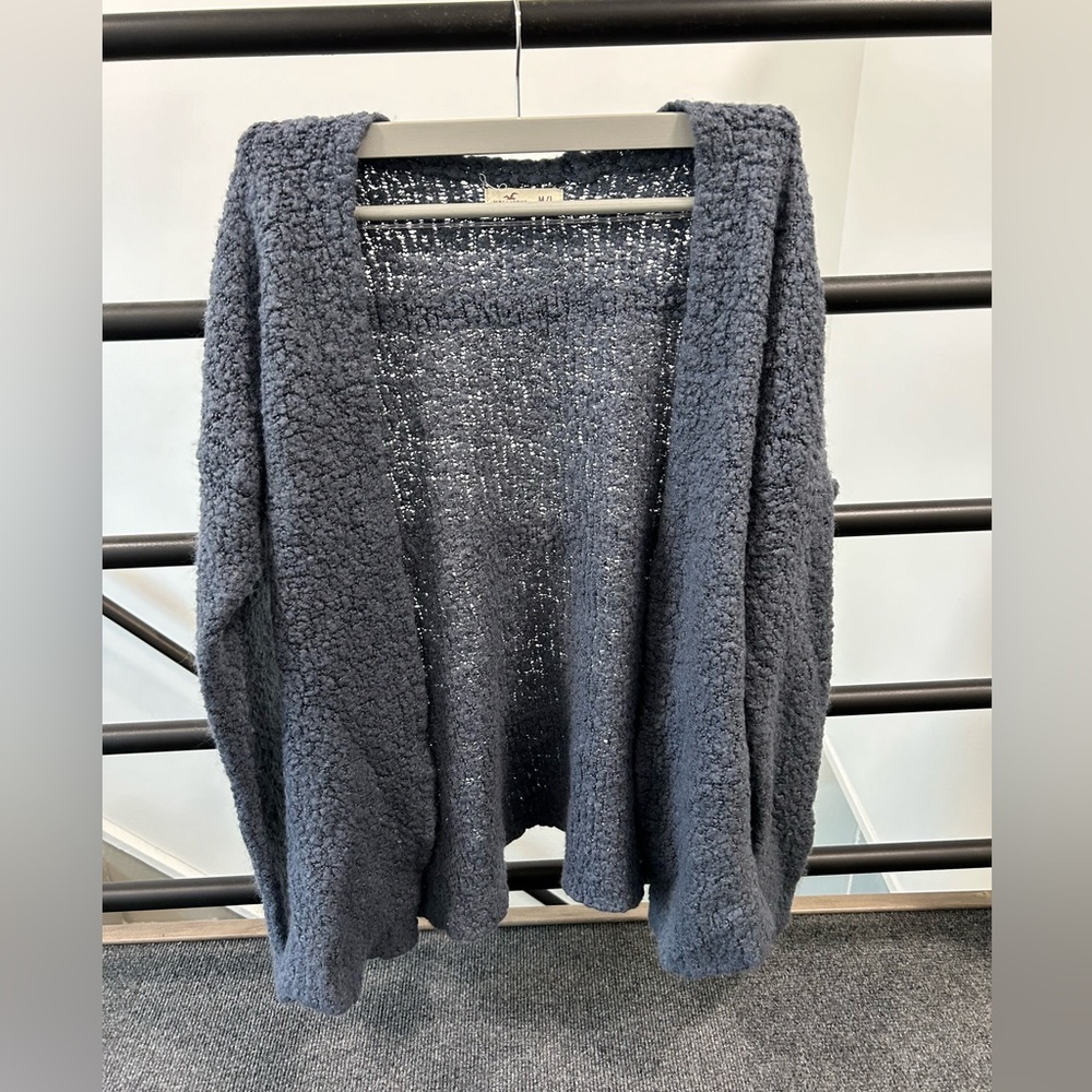 Hollister cardigan 💙